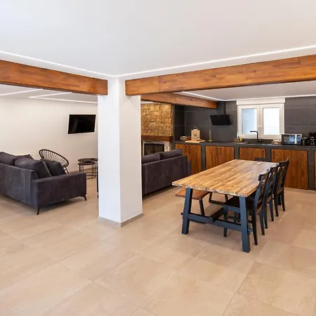 Carrasca 8 Paddle & Pool Villa
